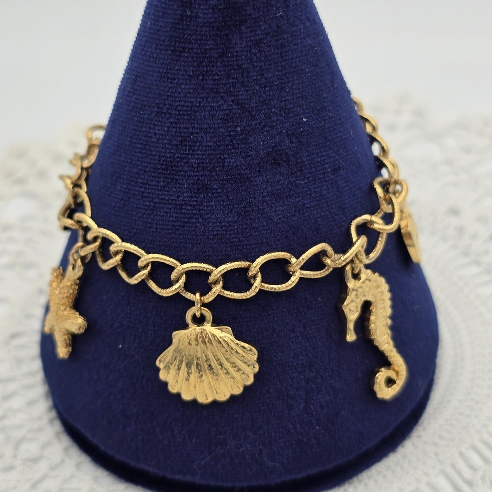 Vintage Bracelet Avon Chain Charm Seashell Nautical Starfish 6 inches